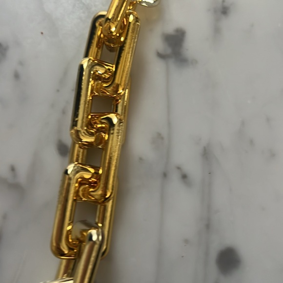 Black purse with gold handle - Picture 3 of 3